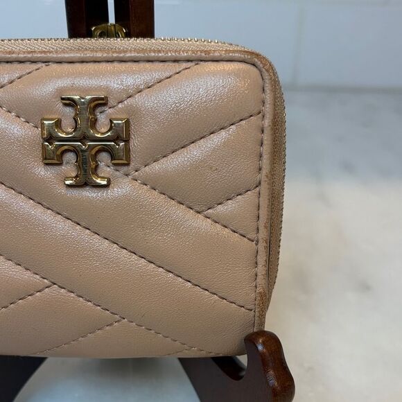 Tory Burch Wallet Quilted Medallion Leather Tan - Picture 3 of 16